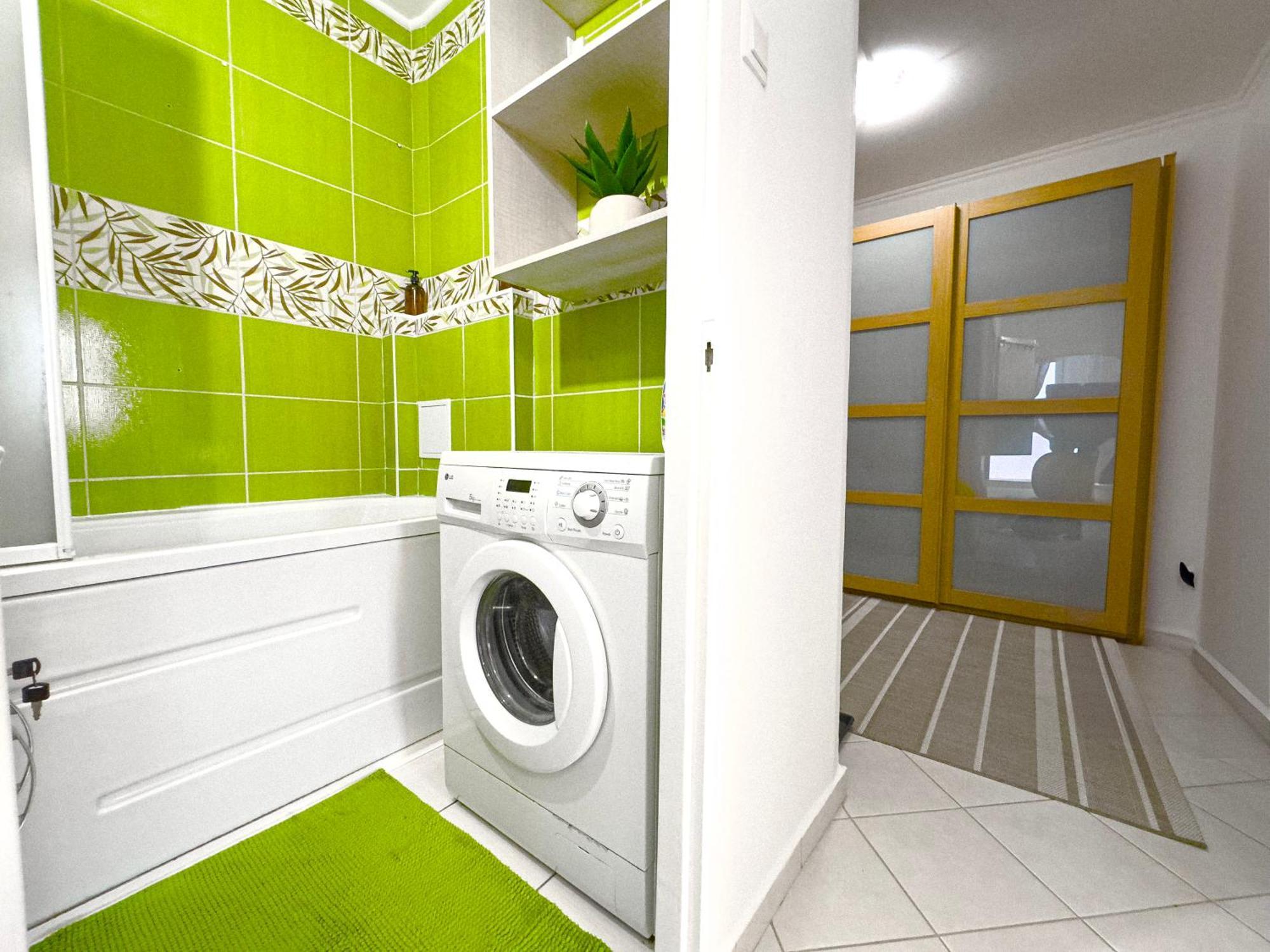Panoramic 2br Home-free Parking-ac-top Floor Apartment *